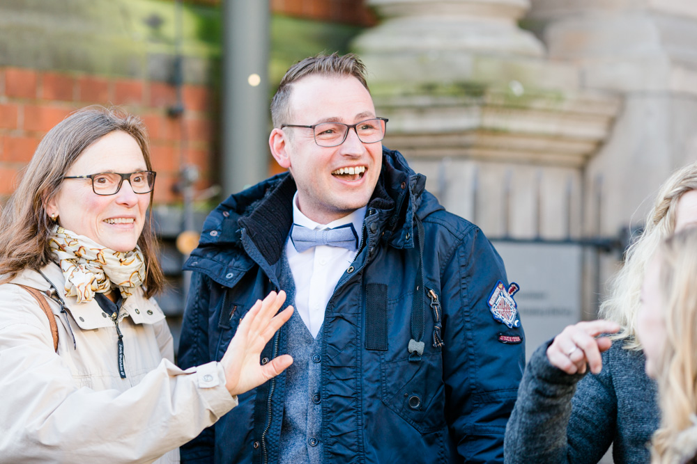 Ehe fuer alle: Mike und Alexandru im Standesamt Harburg